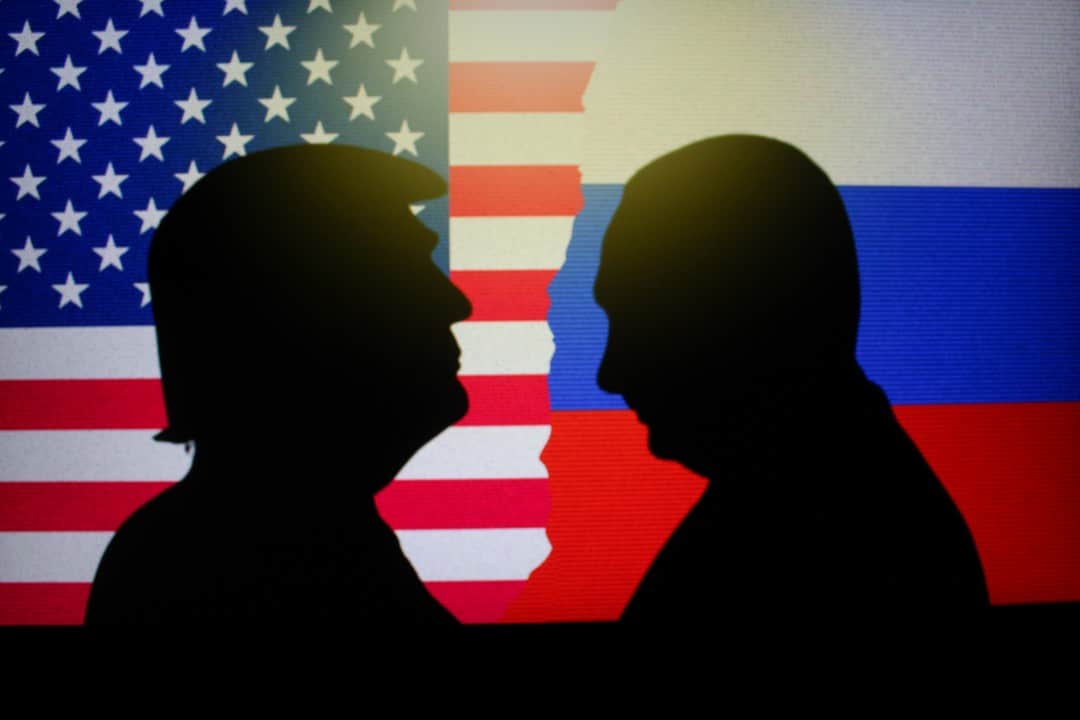 Silhueta de Donald Trump e Vladimir Putin