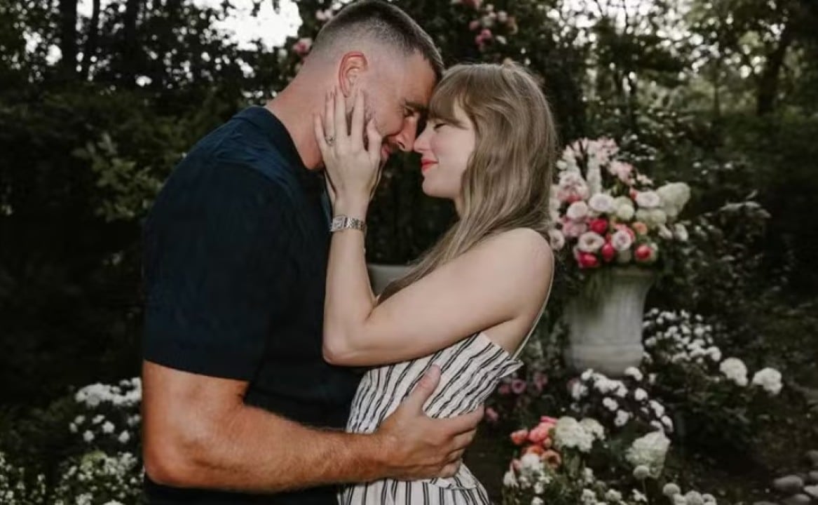 Taylor Swift anuncia noivado
