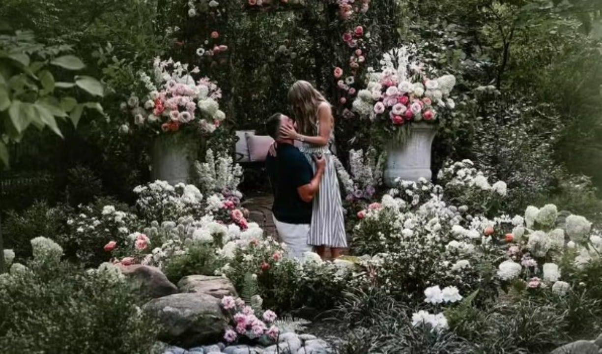 Taylor Swift anuncia noivado