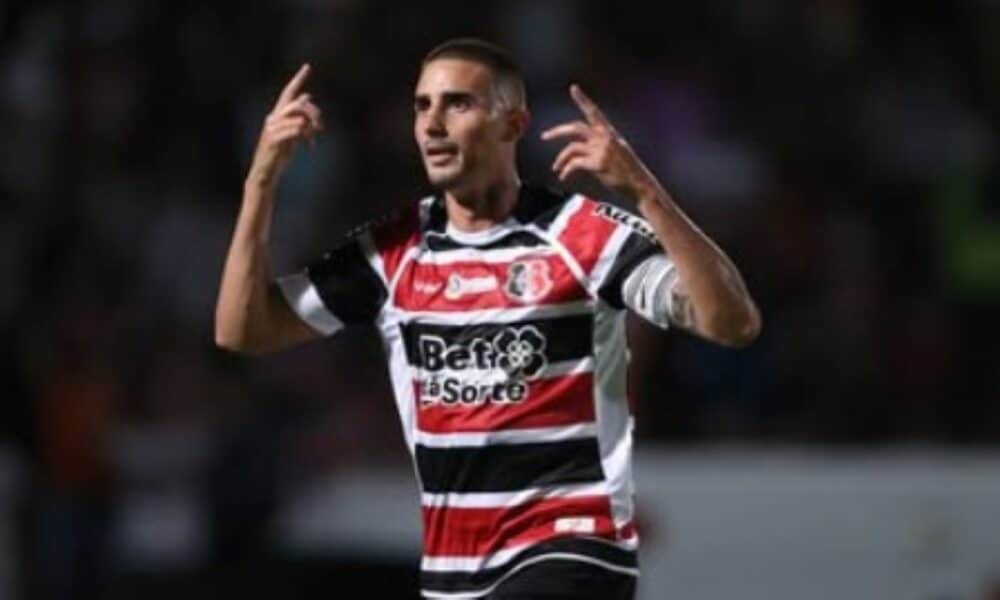 Thiago Galhardo protagoniza discussão com motorista de ambulância em jogo da Série D