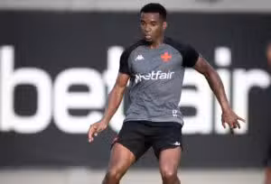 Thiago Mendes não treina e pode desfalcar o Vasco no jogo contra o Corinthians pelo Brasileirão