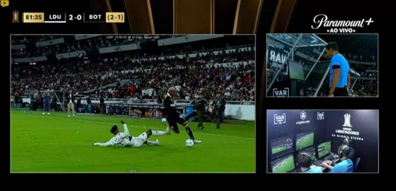 VAR corrige: Cartão vermelho de Mina muda jogo e LDU domina Botafogo na Casa Blanca na Libertadores