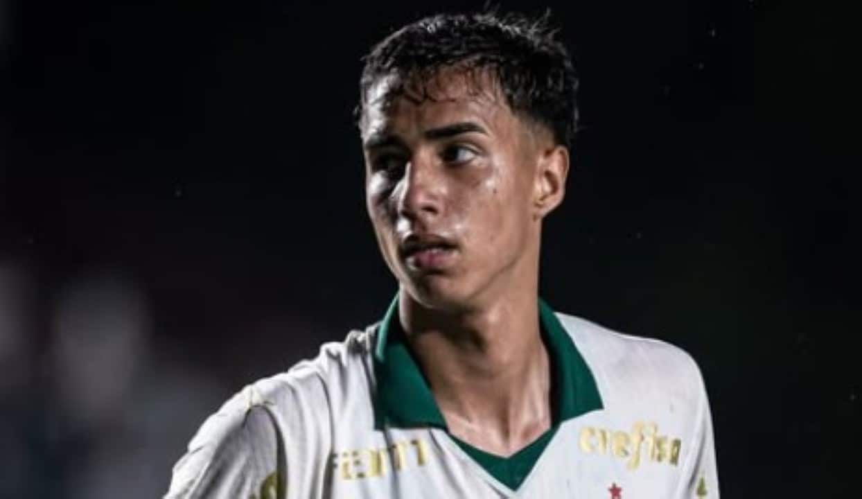 Vitor Reis zagueiro