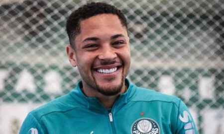 Vitor Roque -