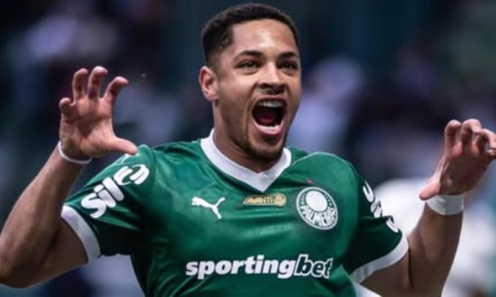 Hat-trick do Tigrinho, Vitor Roque, comanda goleada do Palmeiras sobre o Internacional no Brasilierão