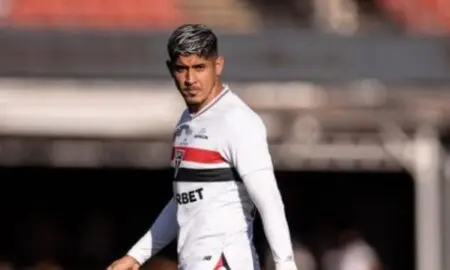 Zagueiro Alan Franco