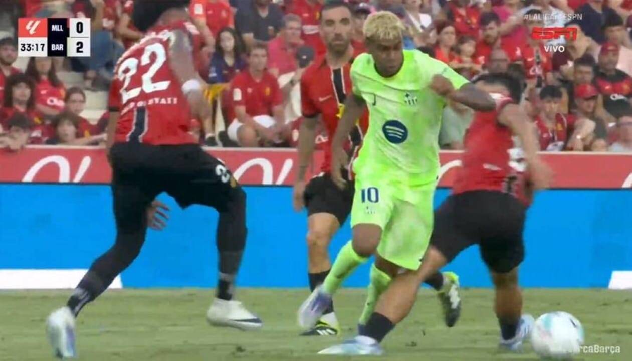 Tarjeta roja para Morlanes por falta a Lamine Yamal en el Barcelona vs Mallorca de La Liga