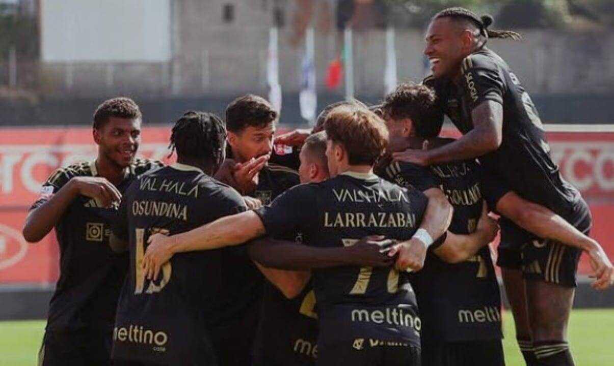 Casa Pia vence AVS por 2-0 e conquista primeiros pontos na I Liga após atraso e penalti falhado