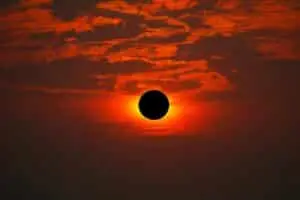 Fenômeno cósmico: eclipse solar total de 2026 maravilha milhões em diversos continentes