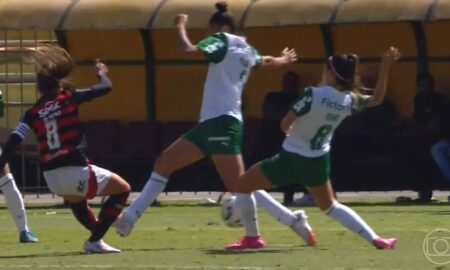 Flamengo brilha com dois golaços e lidera Palmeiras nas quartas do Brasileirão Feminino