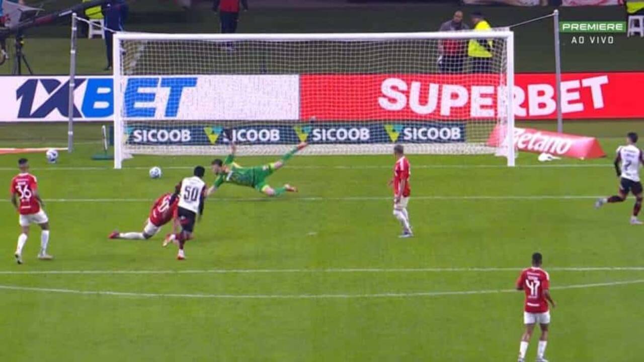 Arrascaeta faz 100 assistências e Plata marca golaço em vitória parcial do Flamengo sobre Internacional no Brasileirão