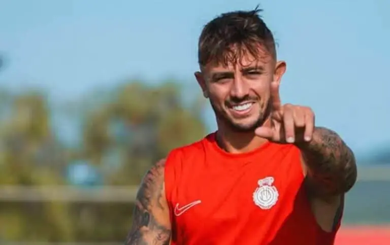 lateral direito Pablo Maffeo