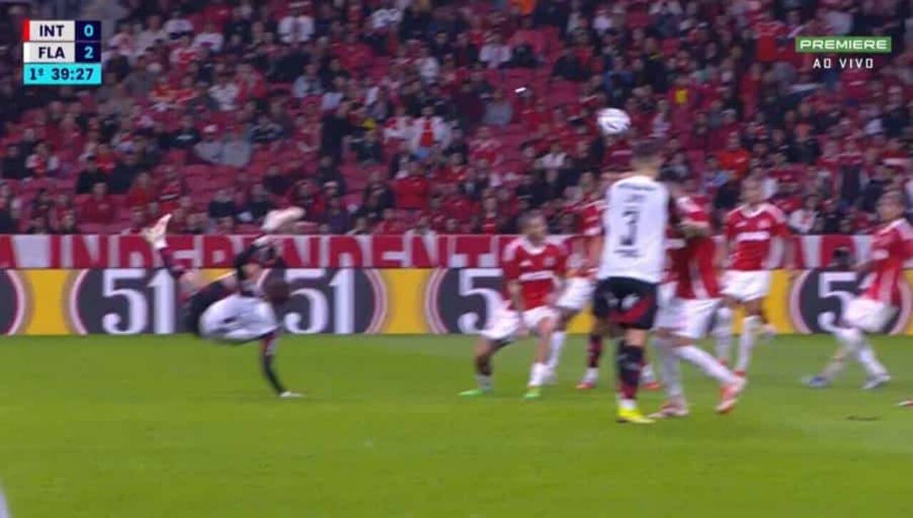 Léo Pereira quase faz gol de bicicleta no Beira-Rio em Internacional x Flamengo pelo Brasileirao