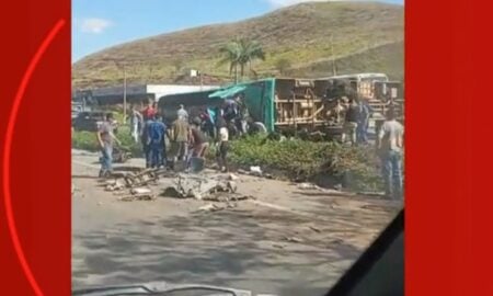 Acidente deixa mortos e feridos na BR-040, em Juiz de Fora