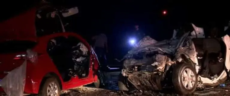 Acidente envolvendo dois carros de passeio e um motociclista na Rodovia Luiz de Queiro em Piracicaba