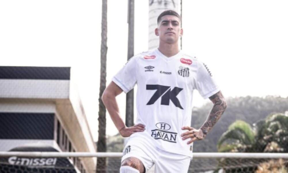 Santos reforça defesa com Adonis Frías, zagueiro argentino do León até 2028
