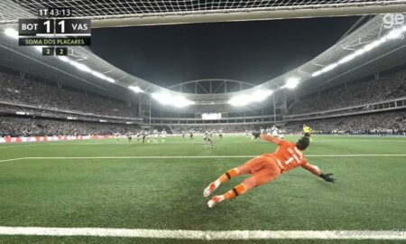 Alex Telles empata