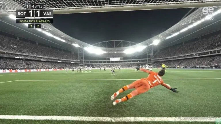 Alex Telles empata