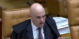 Moraes propõe volta do diploma para jornalistas e alerta sobre abusos na imprensa