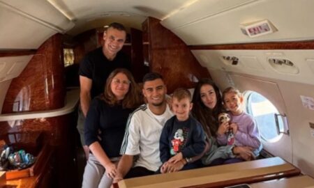 Andreas Pereira no embarque ao Brasil