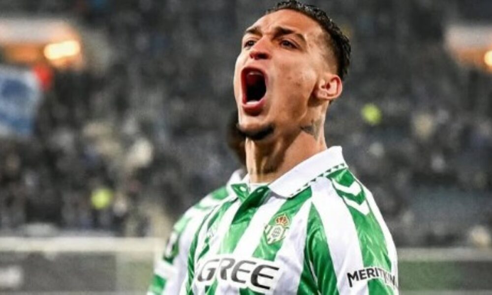 Antony volta ao Real Betis em transferência definitiva com contrato até 2030