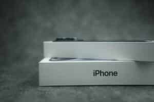 تقوم Apple بتطوير iPhone 18 Pro لعام 2026 مع إخفاء Face ID على الشاشة وDynamic Island المصغر