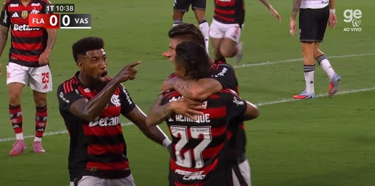 Carrascal abre o placar para o Flamengo no Maracanã