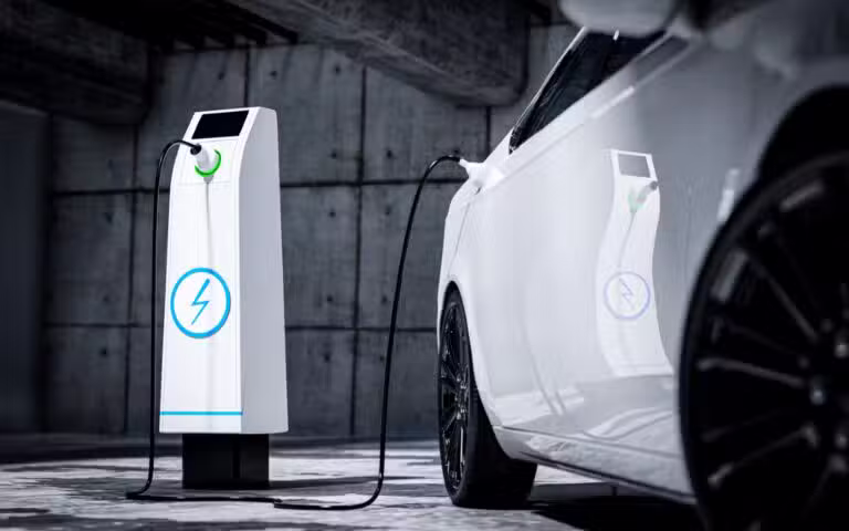 Carro eletrico carregando