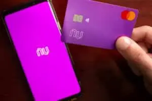 Nubank fora do ar! Falha no aplicativo do banco bloqueia transferências e irrita clientes
