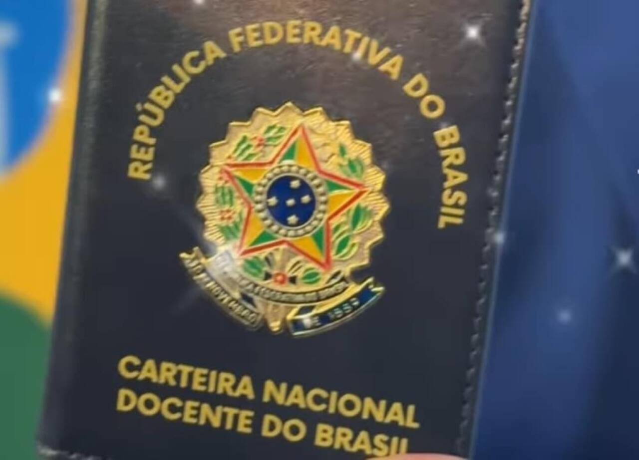 Carteira Nacional Docente beneficia professores com identificação oficial e acesso a parcerias nacionais