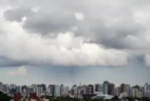Massa de ar frio derruba temperaturas e encerra calor intenso no Sul e Sudeste