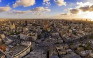 Israel intensifica ataques e derruba prédio na Cidade de Gaza pelo quarto dia