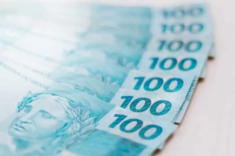 Dinheiro, cédulas de cem reais