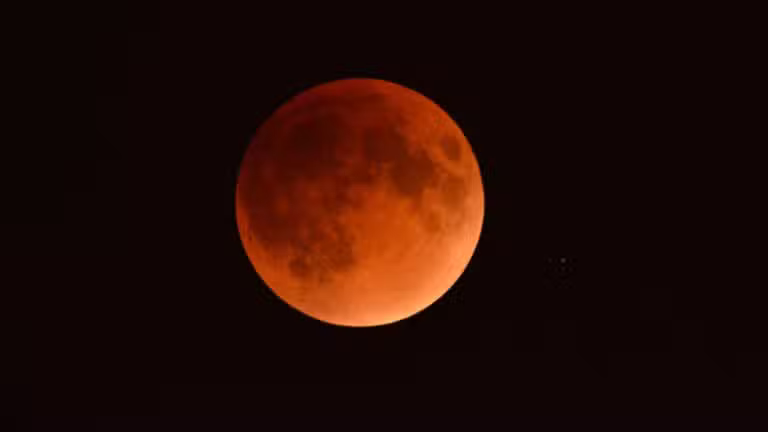 Eclipse lunar