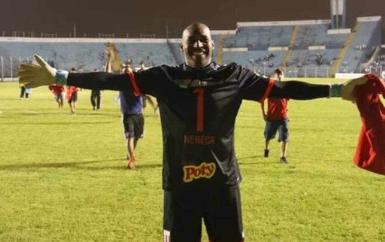Neneca, campeão da Série D em 2015 pelo Botafogo-SP, morre de infarto aos 45 anos no Mato Grosso