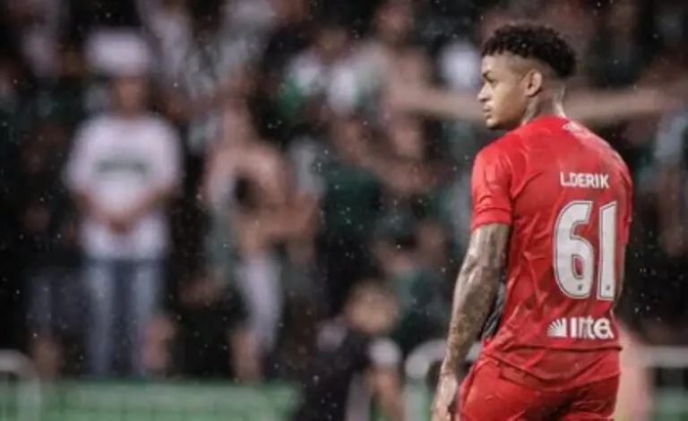 Léo Derik Athletico Paranaense