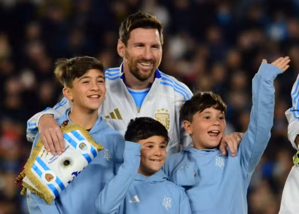 Lionel Messi com os Filhos na Seleção Argentina