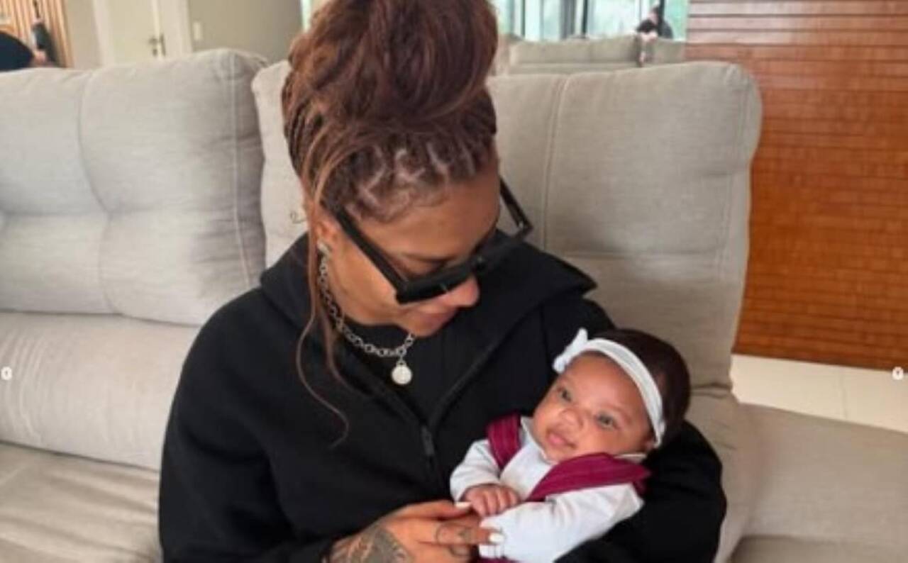 Ludmilla encanta com fotos de Zuri e fãs destacam semelhança: ‘Mini Lud’