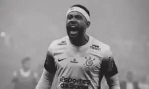 Corinthians explora renovação com Memphis Depay em busca de alívio financeiro
