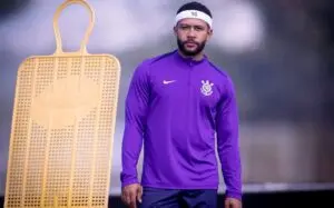 Negociação de Memphis Depay com o Corinthians tem impasses e participação na Libertadores fica indefinida
