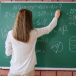 Períodos fora do magistério podem elevar aposentadoria de professores