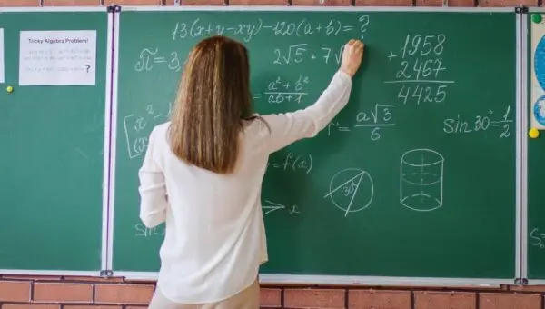Novas regras para a aposentadoria do educador em 2026: entenda pedágio e idade mínima