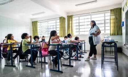 Professora sala de aula alunos