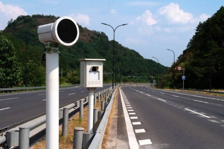 Radar de velocidade da rodovia