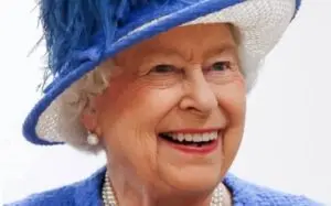 Analisis bibir selebriti dalam talian: pakar memberi amaran tentang risiko herotan dan kesan ke atas royalti