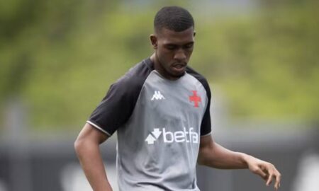Rayan em treino do Vasco
