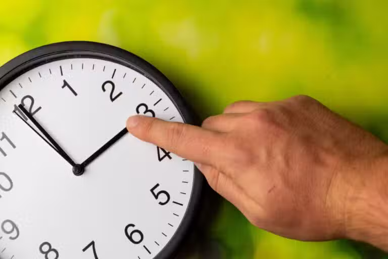 Relógio conceito de horário de verão