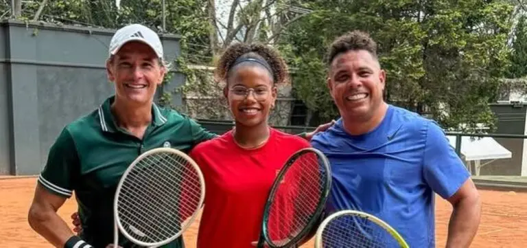 Rodrigo Santoro jogando tenis