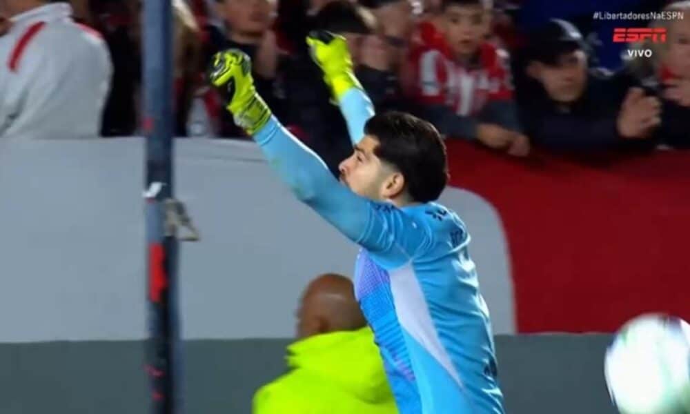 ¡Gigante! Rossi brilla en los penales y Flamengo avanza a las semifinales de la Copa Libertadores 2025.