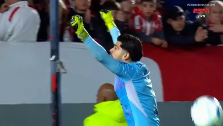 Rossi defende penalti 1